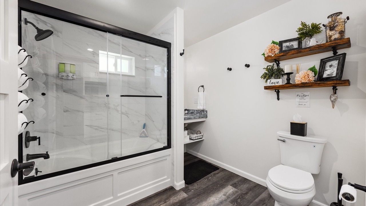 Photo of Bathroom in Tehachapi