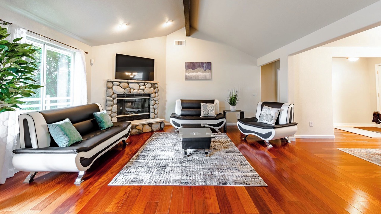Photo of Livingroom in Oakhurst