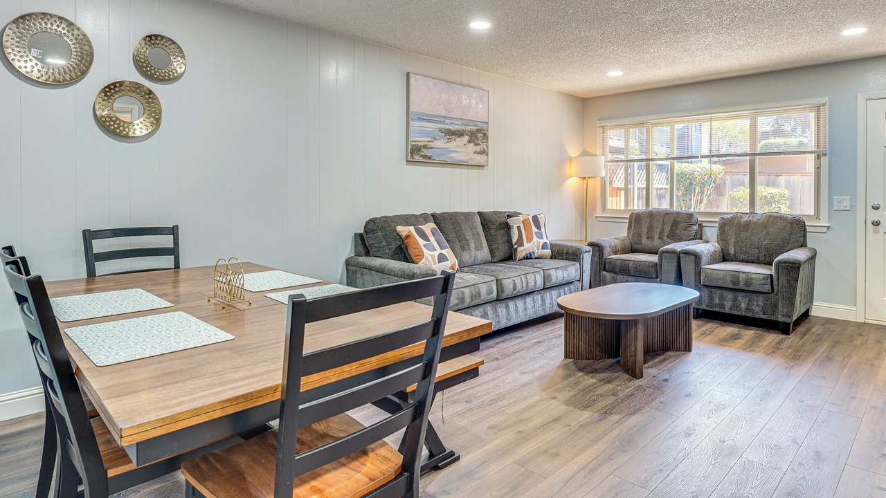Photo of Livingroom in North Fremont Street