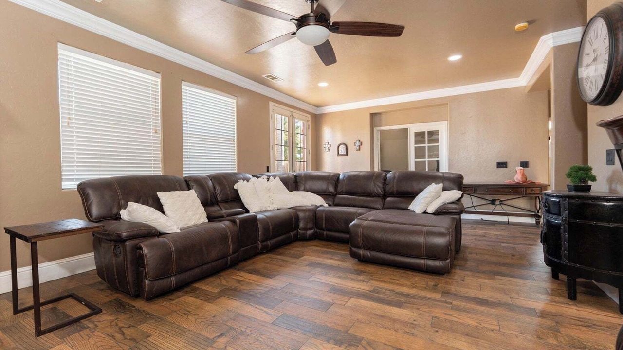Photo of Livingroom in Tulare