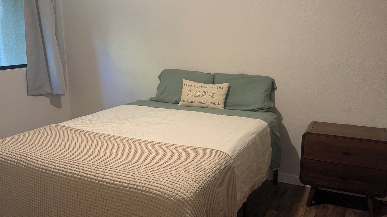 Photo of Bedroom in Oak Shores