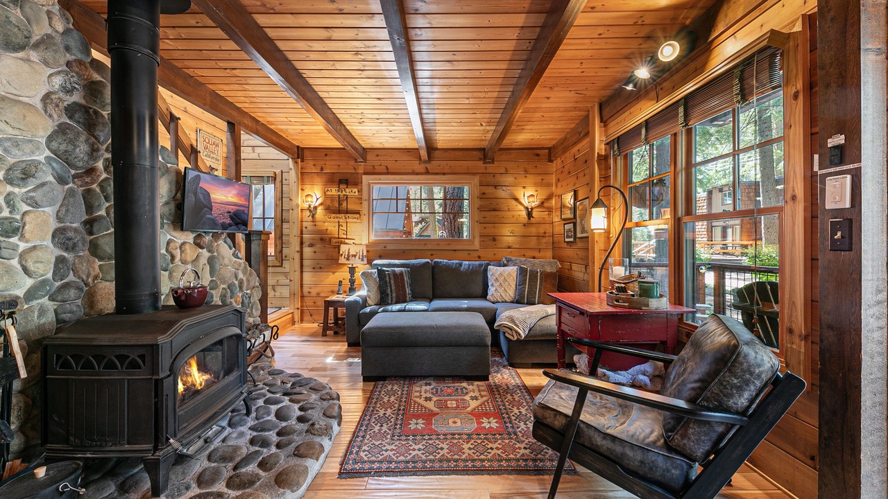 Photo of Livingroom in Tahoe Pines