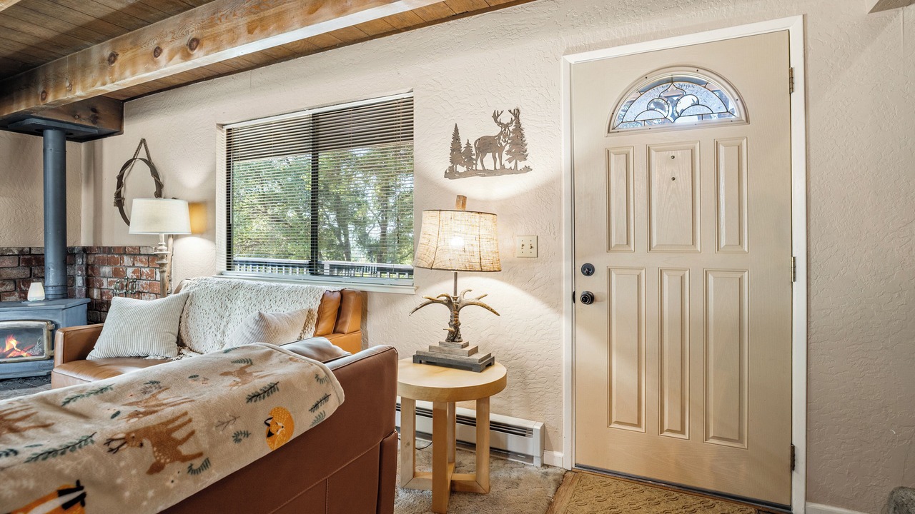 Photo of Livingroom in Groveland