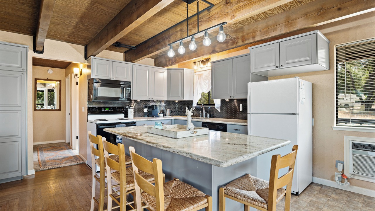 Photo of Kitchen in Groveland
