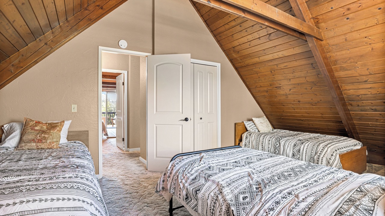 Photo of Bedroom in Groveland