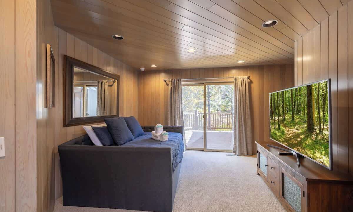 Photo of Livingroom in Evergreen Estates