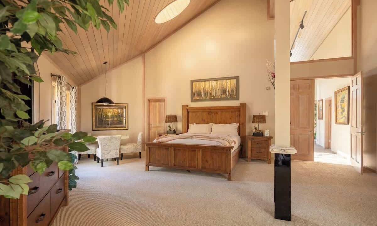 Photo of Bedroom in Evergreen Estates