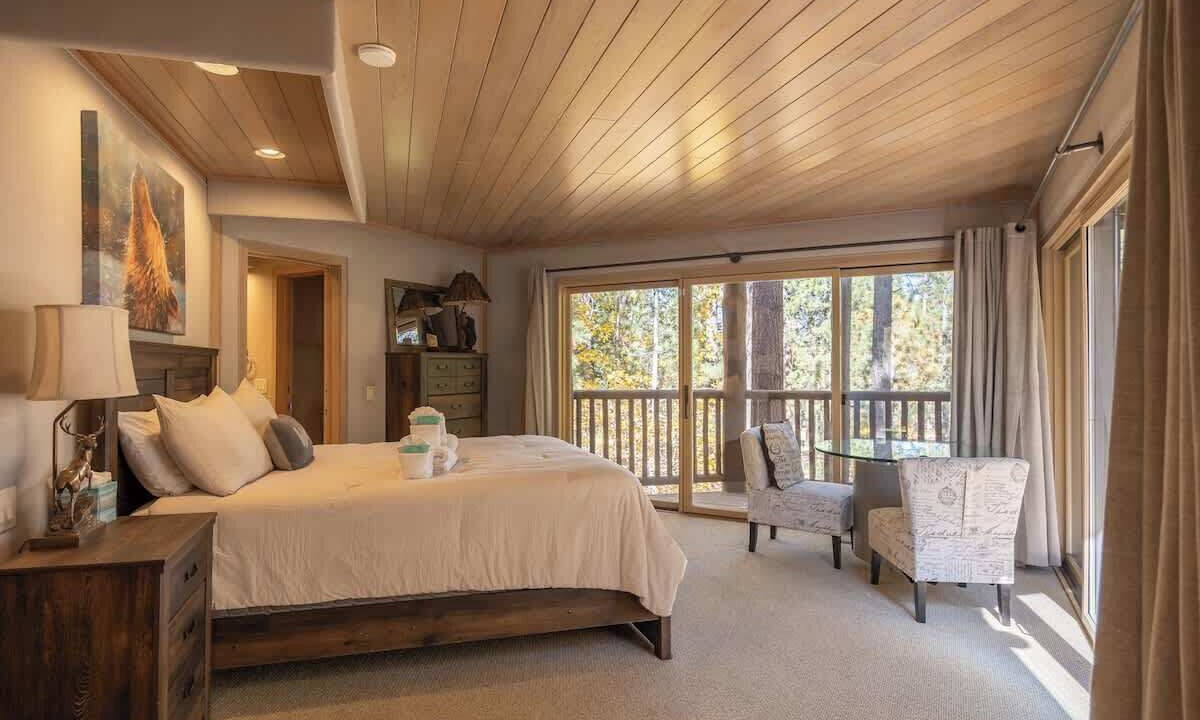 Photo of Bedroom in Evergreen Estates