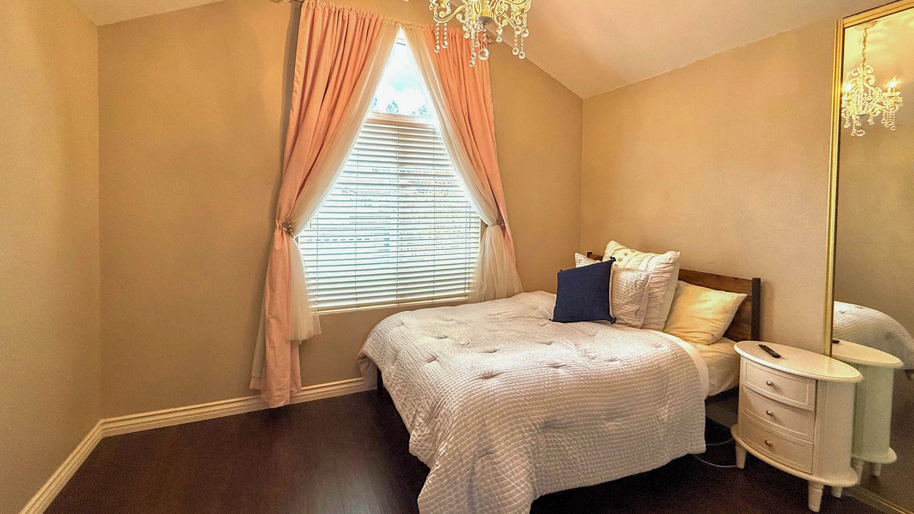 Photo of Bedroom in Orange