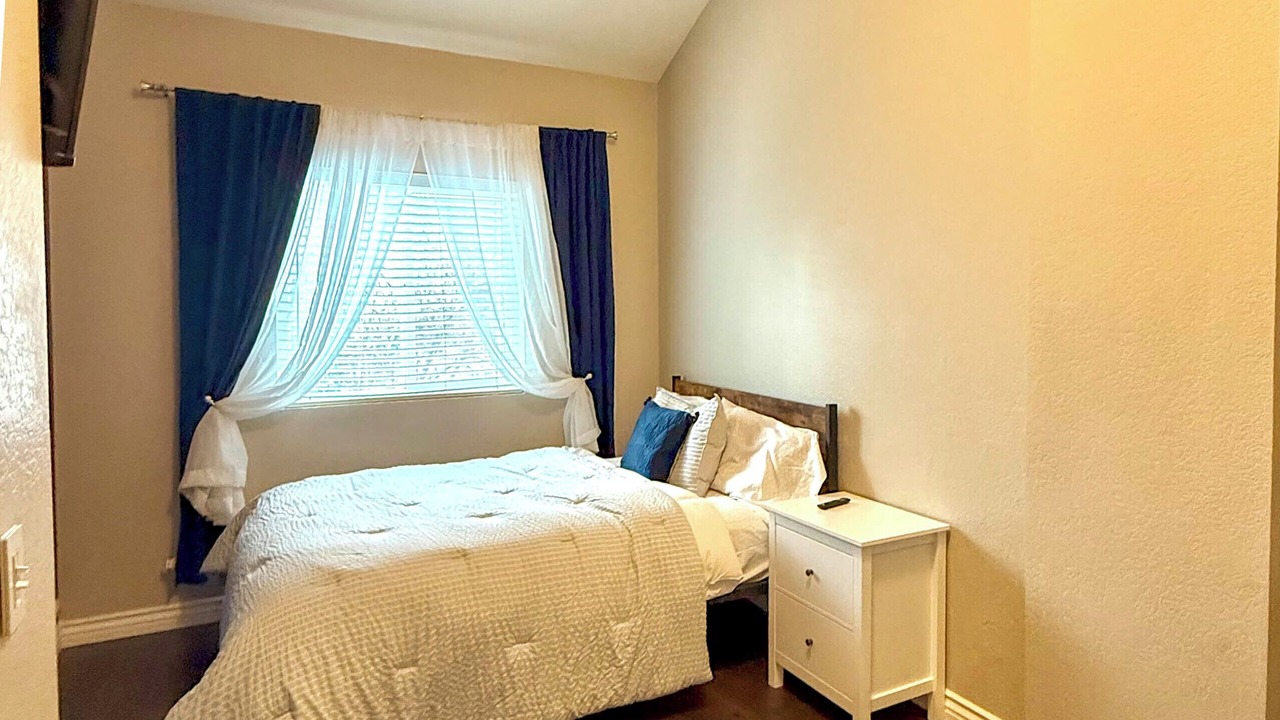 Photo of Bedroom in Orange