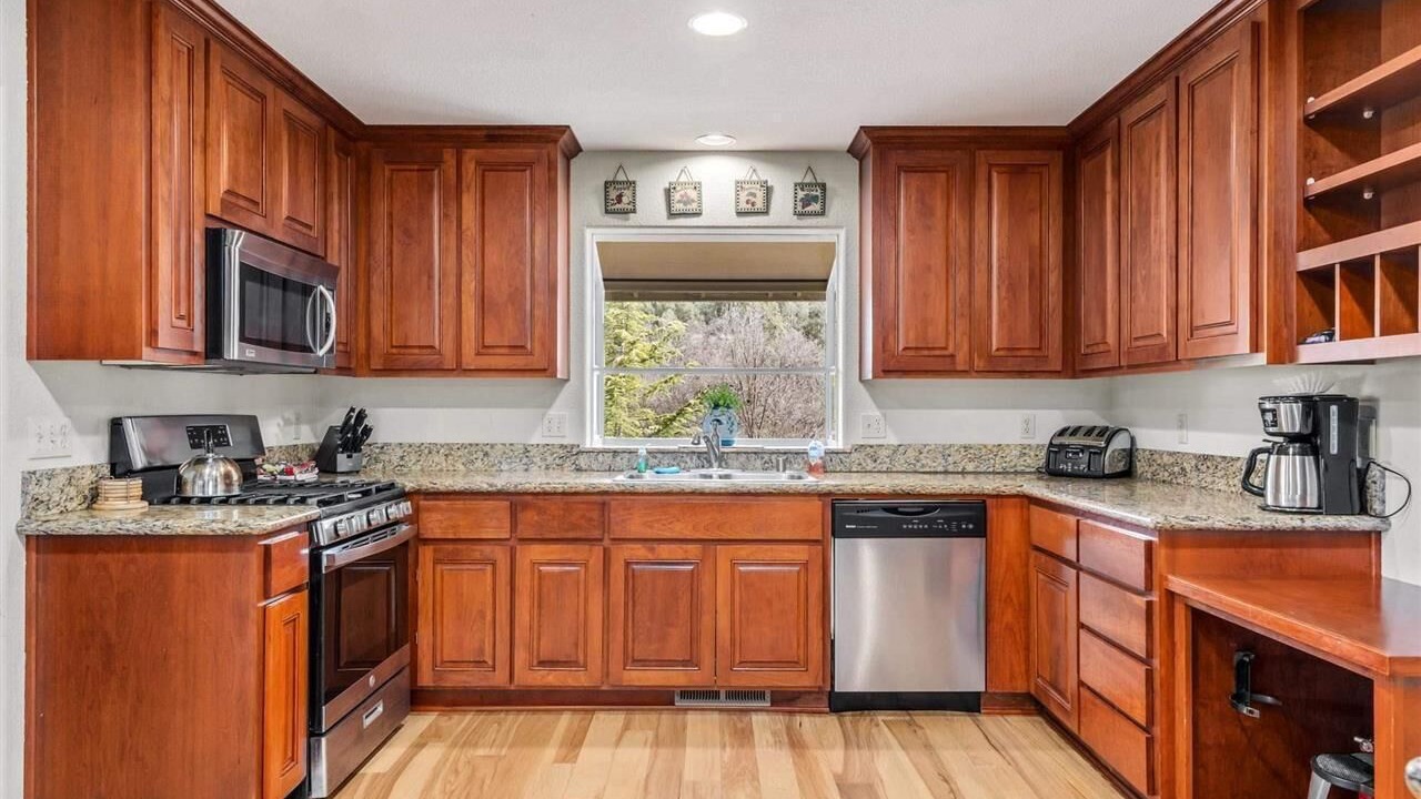 Photo of Kitchen in Groveland