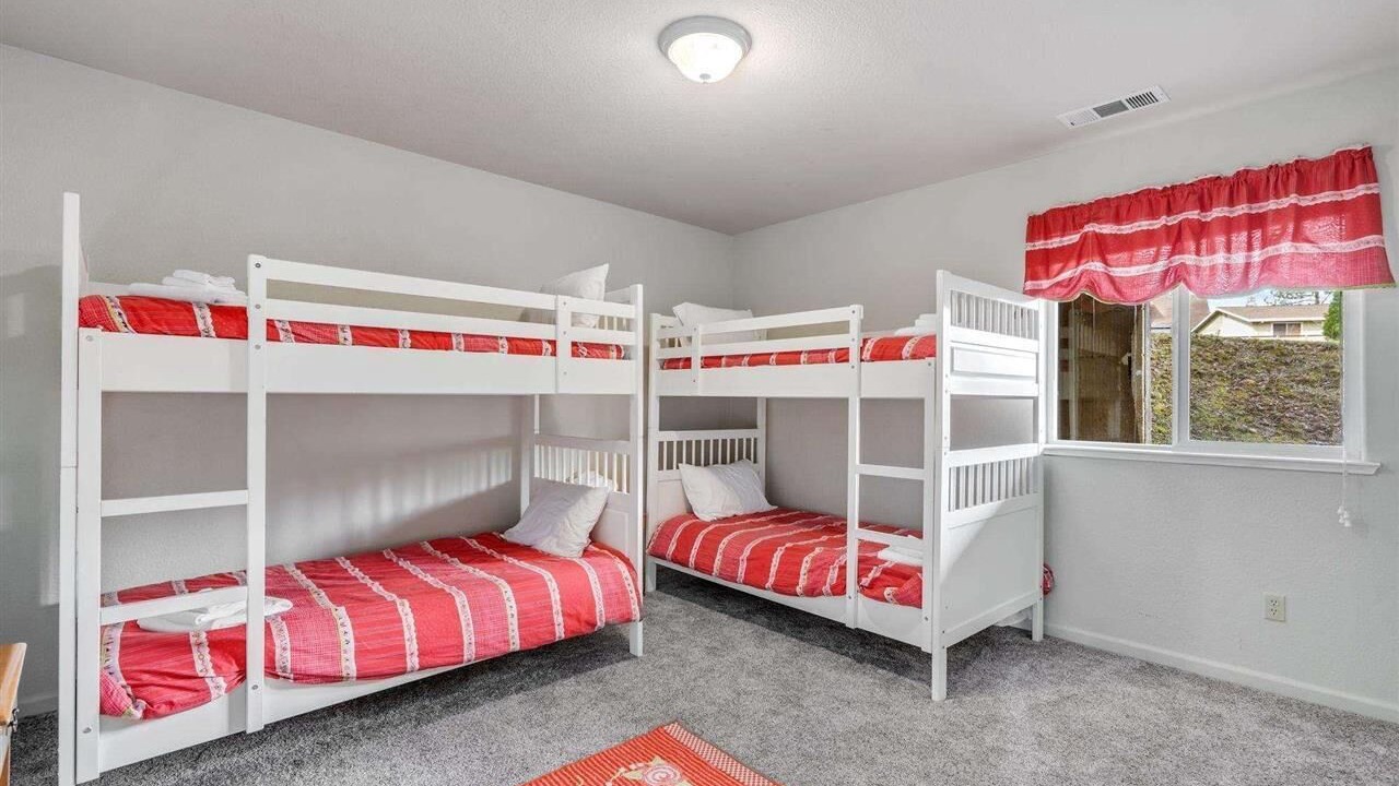Photo of Bedroom in Groveland