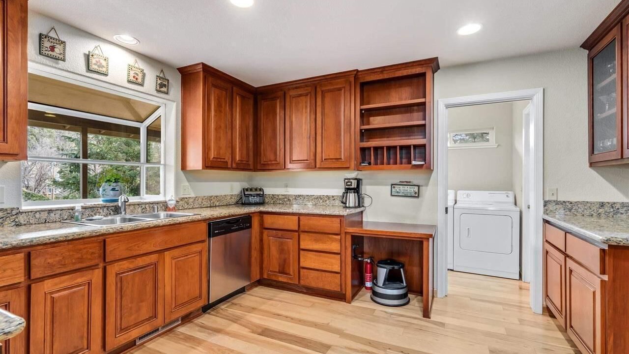 Photo of Kitchen in Groveland