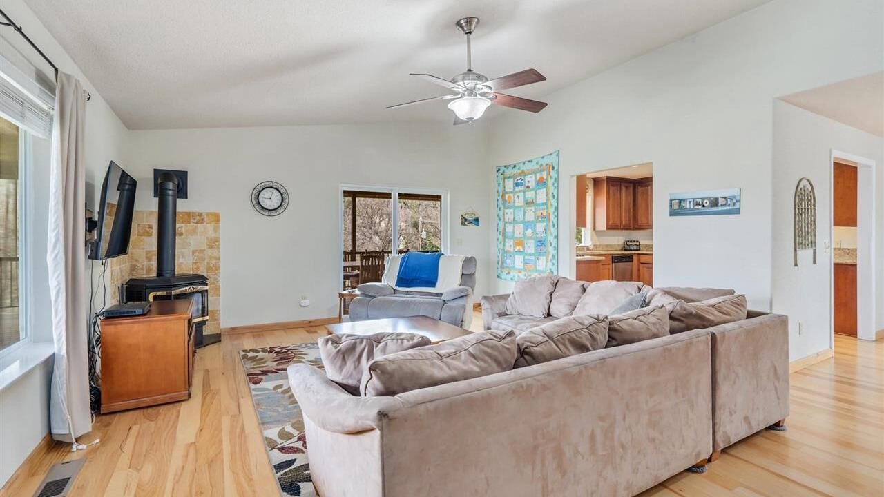 Photo of Livingroom in Groveland