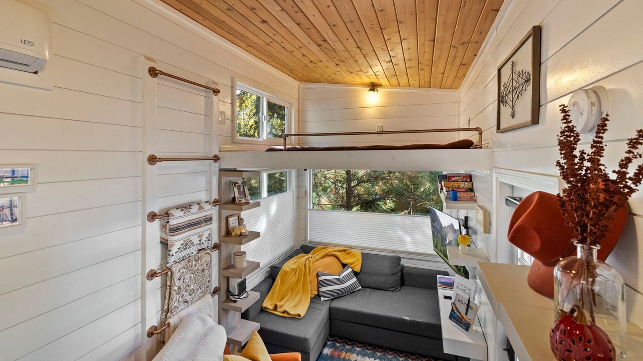 Photo of Livingroom in Phoenix Lake-Cedar Ridge