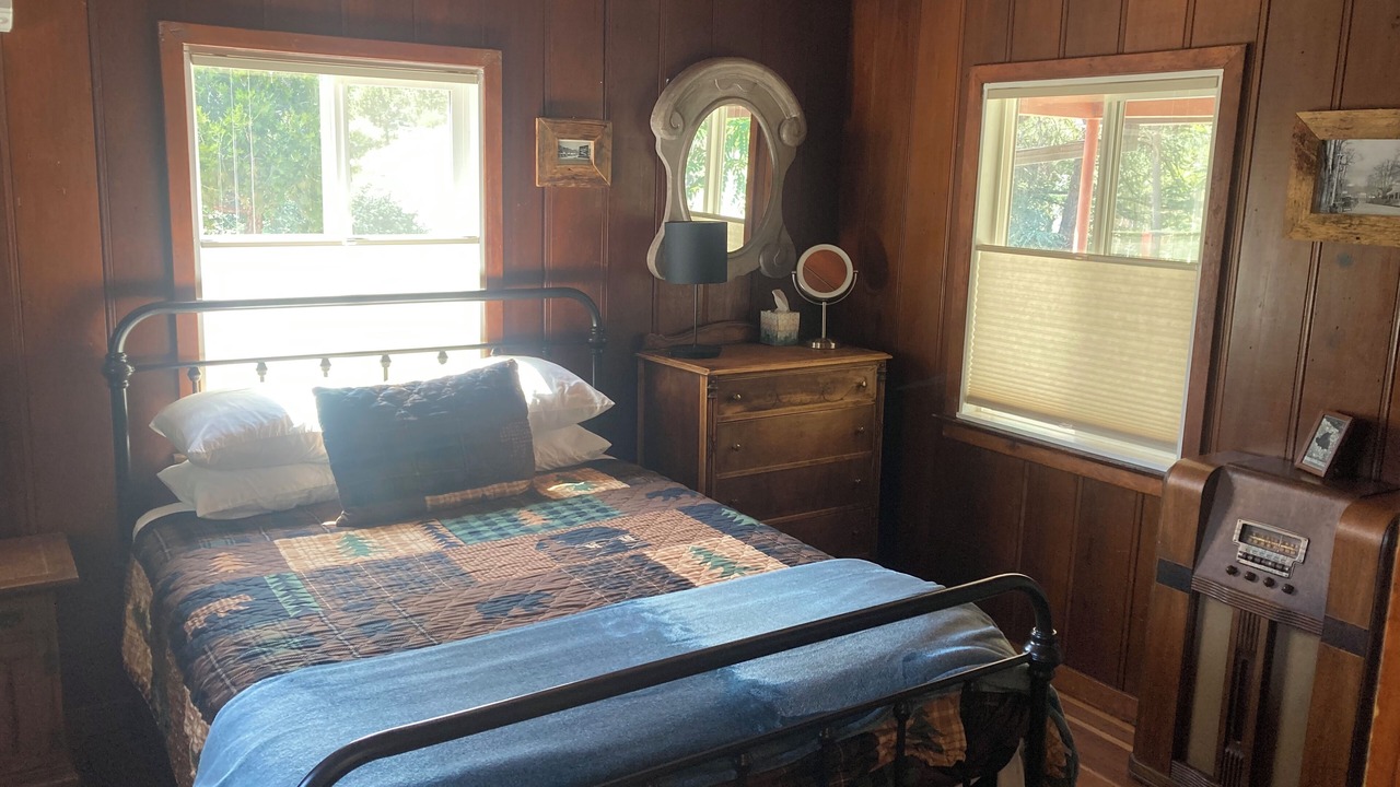 Photo of Bedroom in Douglas City