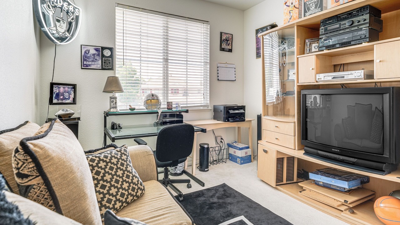 Photo of Livingroom in Tracy