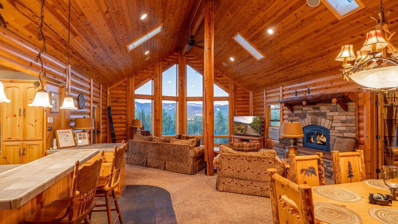 Photo of Livingroom in Whispering Forest