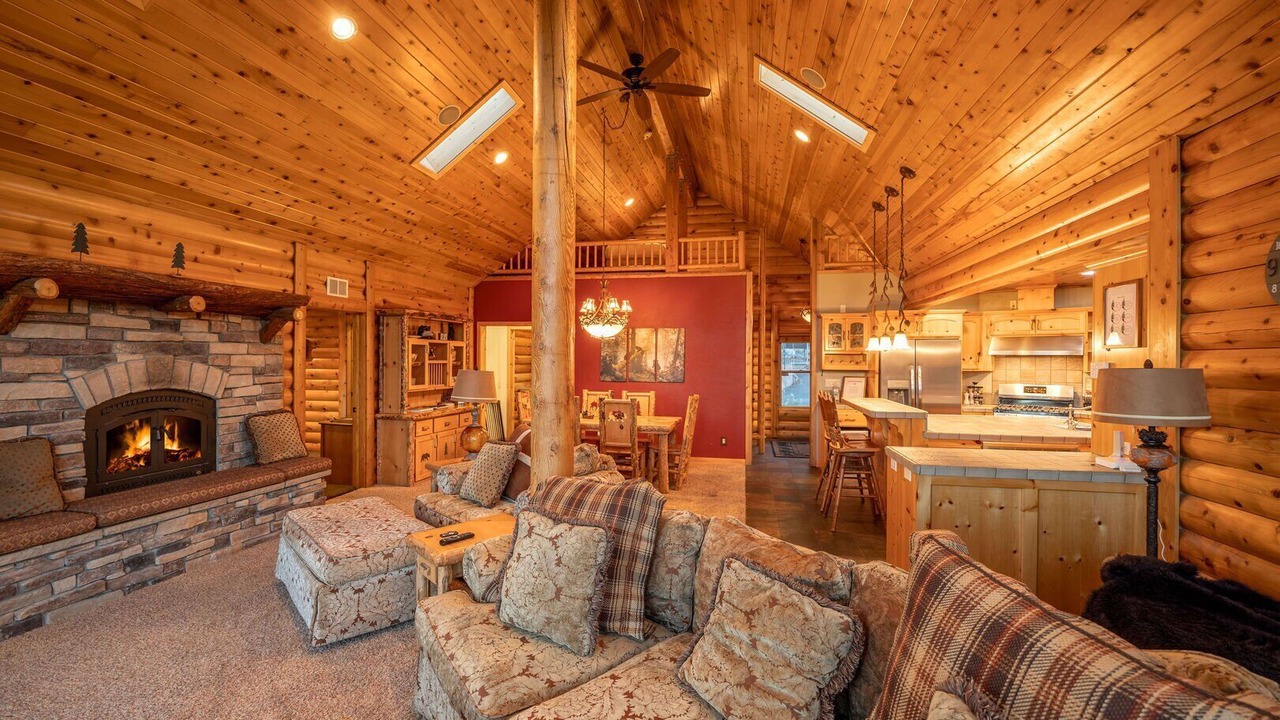 Photo of Livingroom in Whispering Forest