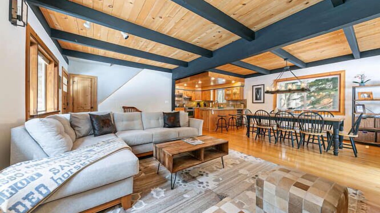 Photo of Livingroom in Tahoe Pines