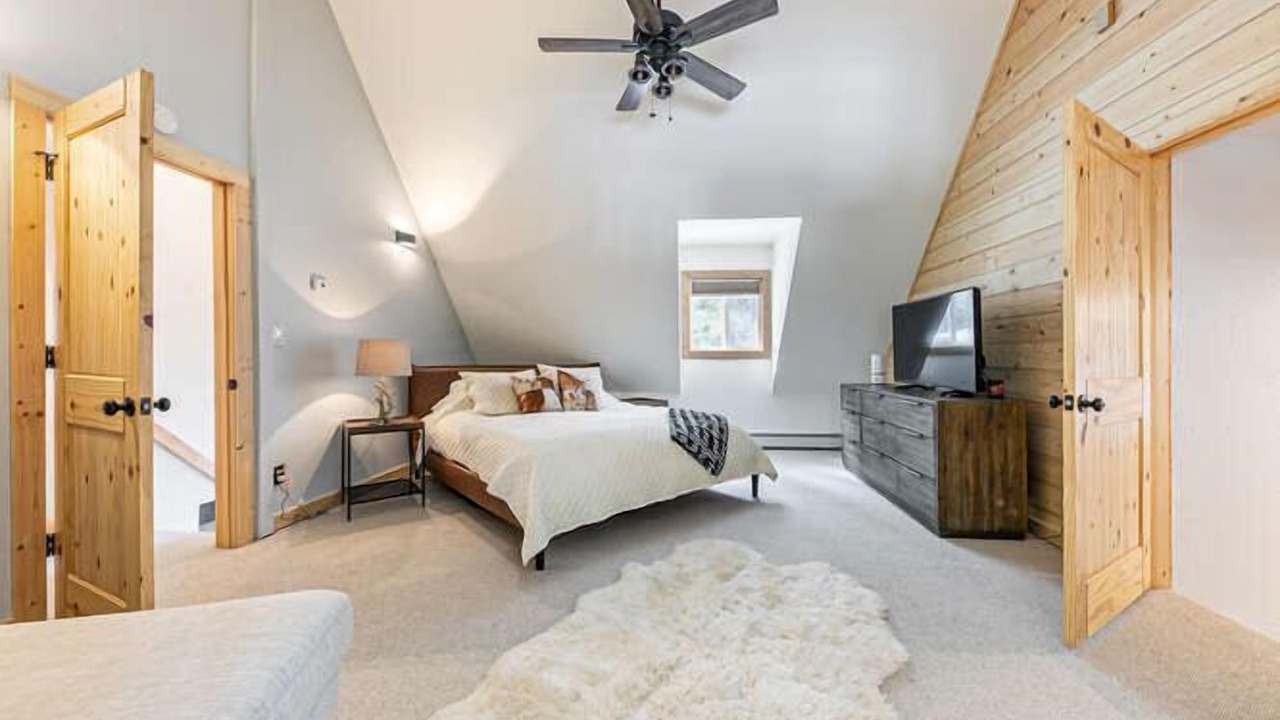 Photo of Bedroom in Tahoe Pines
