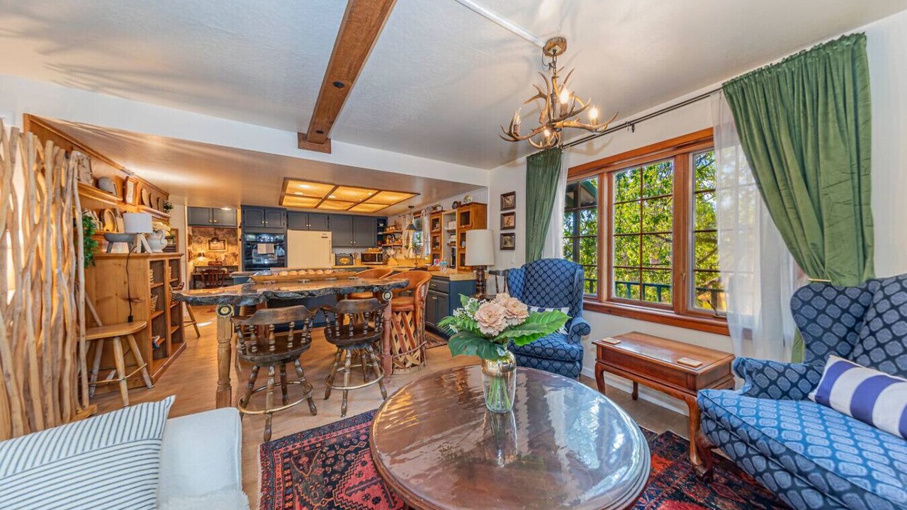Photo of Livingroom in Oakhurst
