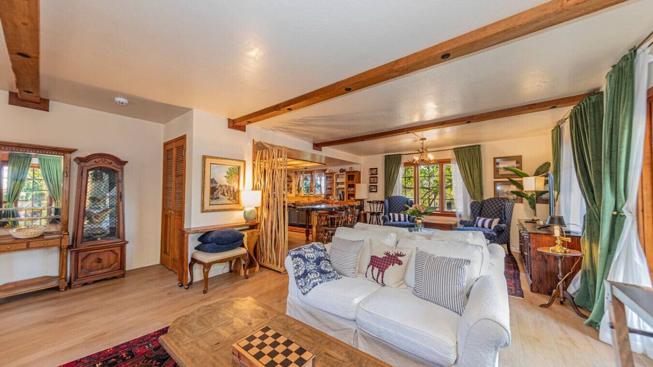Photo of Livingroom in Oakhurst