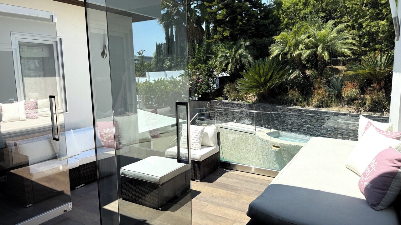 Photo of Patio Balcony in Hollywood Hills West