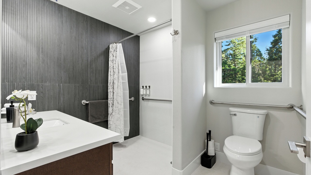 Photo of Bathroom in Auberry