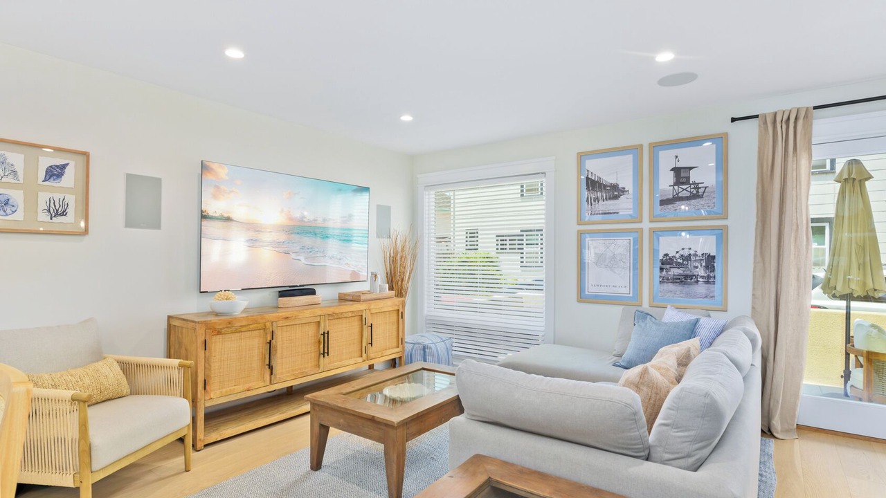 Photo of Livingroom in Balboa Peninsula