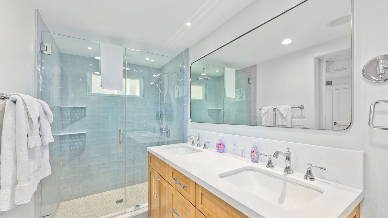 Photo of Bathroom in Balboa Peninsula
