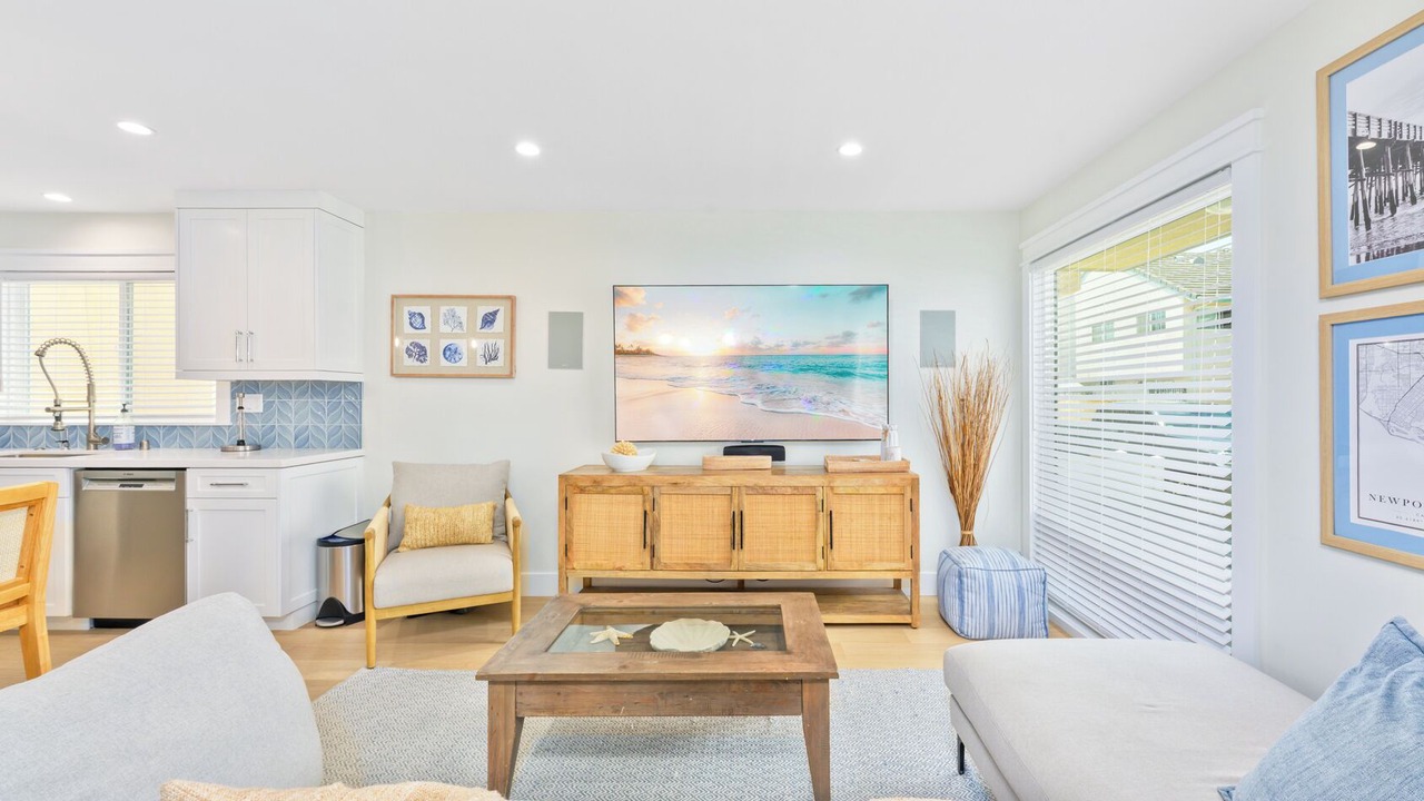 Photo of Livingroom in Balboa Peninsula