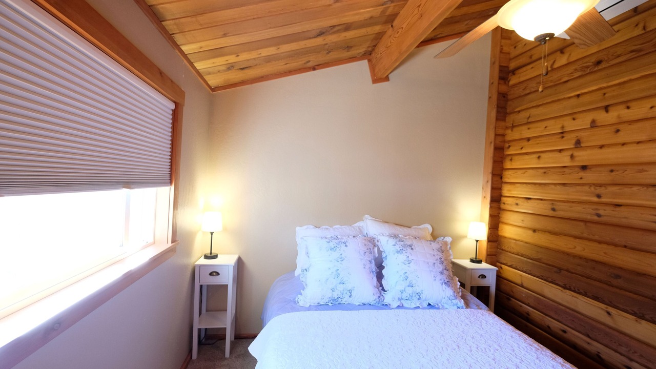 Photo of Bedroom in Mount Shasta