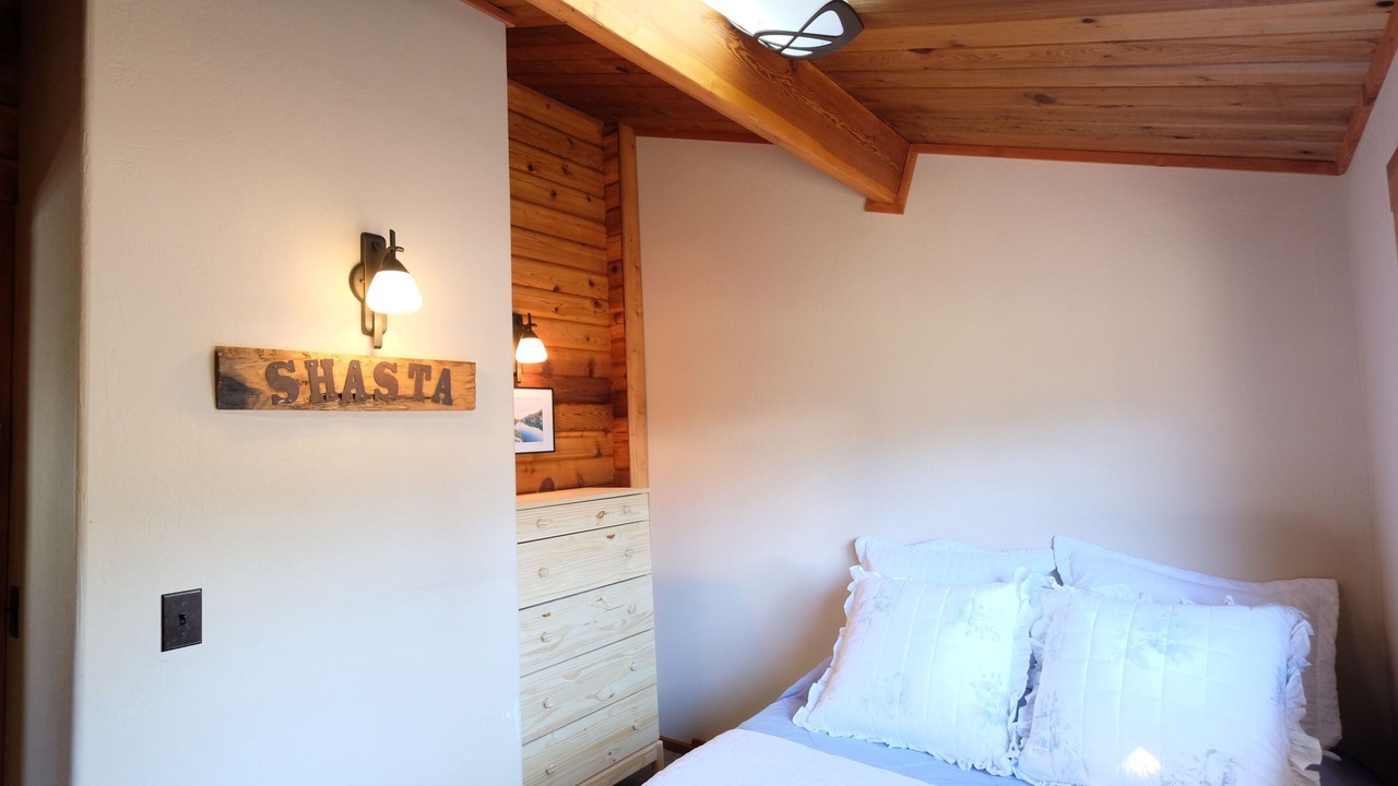 Photo of Bedroom in Mount Shasta