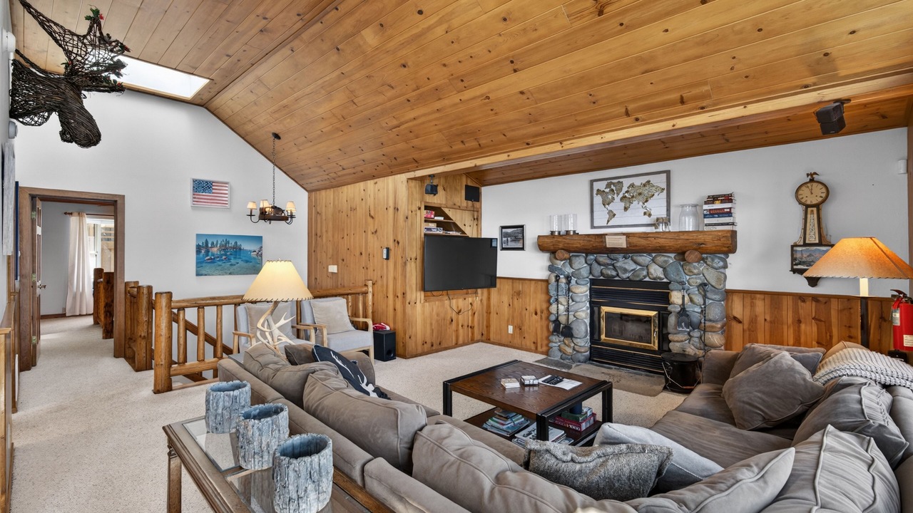 Photo of Livingroom in Meeks Bay