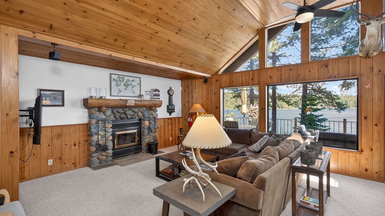 Photo of Livingroom in Meeks Bay