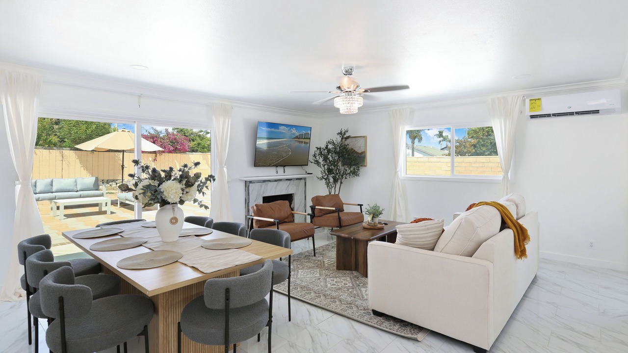 Photo of Livingroom in Canoga Park