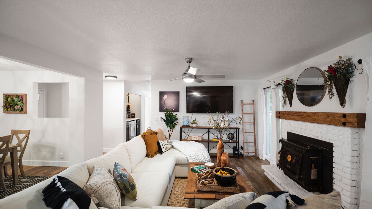 Photo of Livingroom in Springville