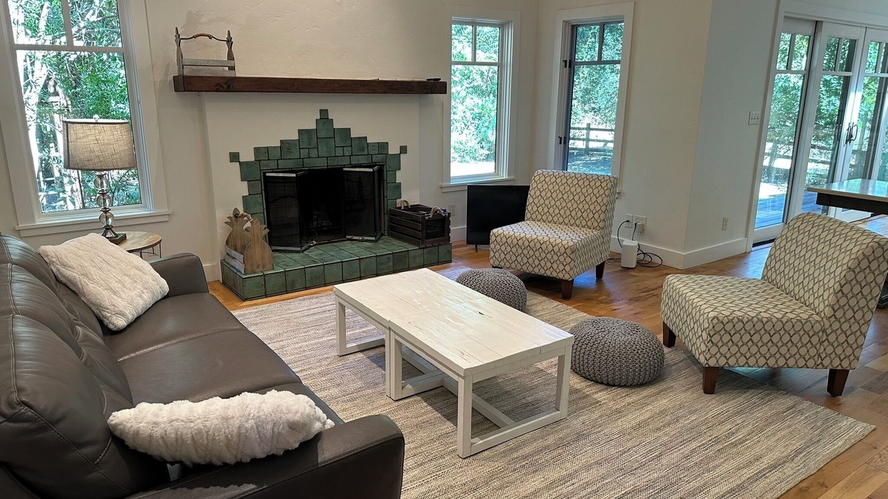 Photo of Livingroom in Woodside