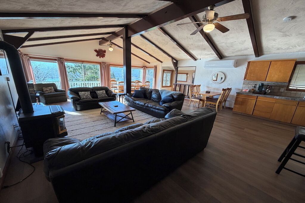 Photo of Livingroom in Bass Lake