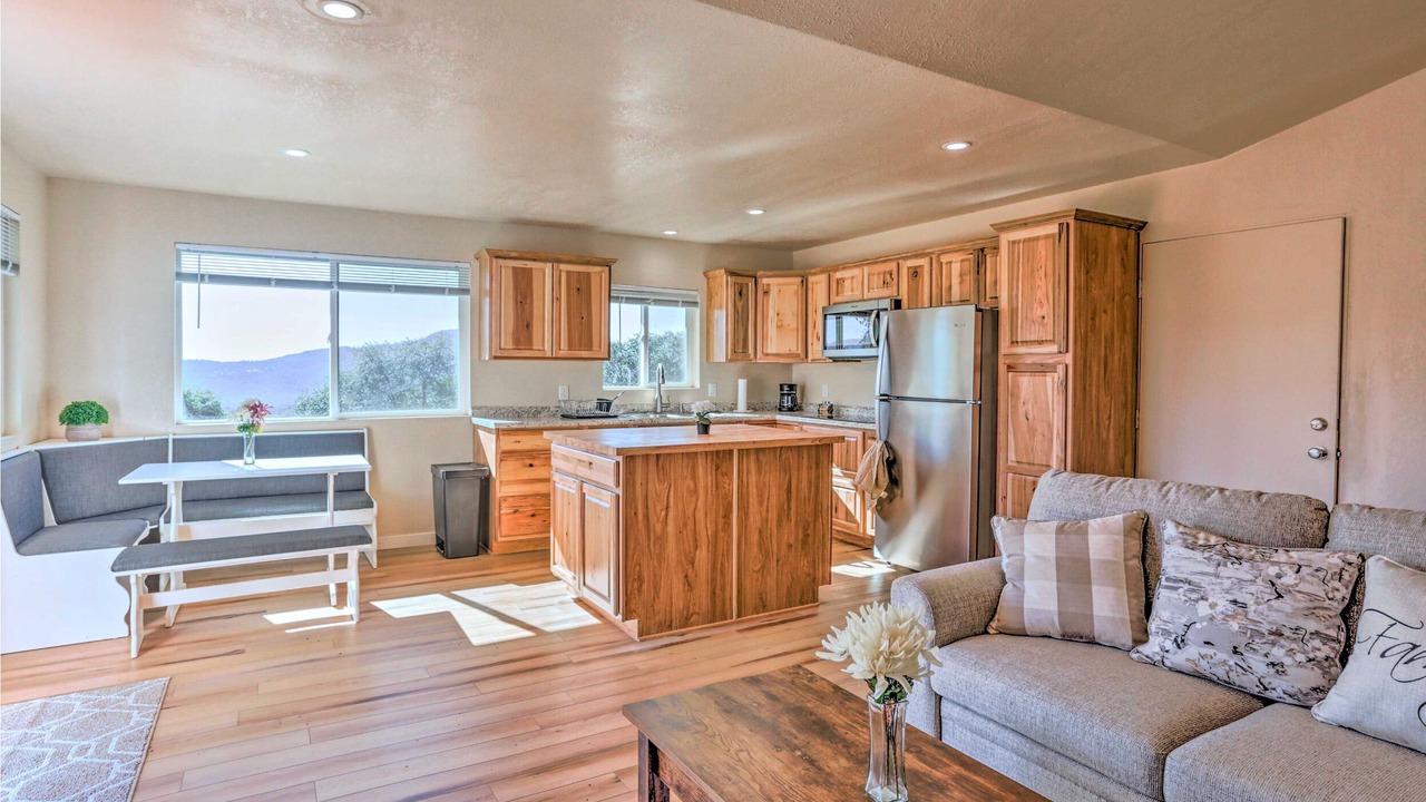 Photo of Livingroom in Yosemite Forks