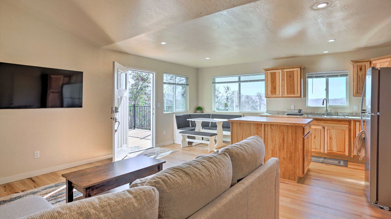 Photo of Livingroom in Yosemite Forks