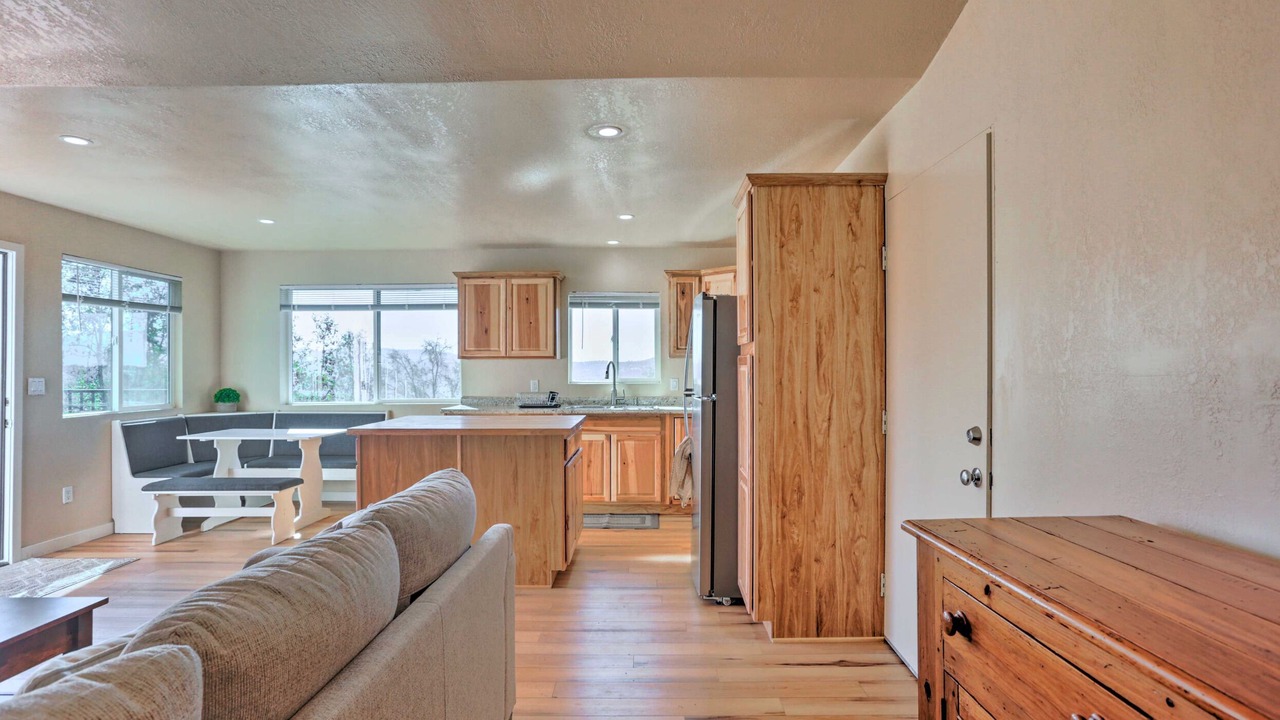 Photo of Livingroom in Yosemite Forks
