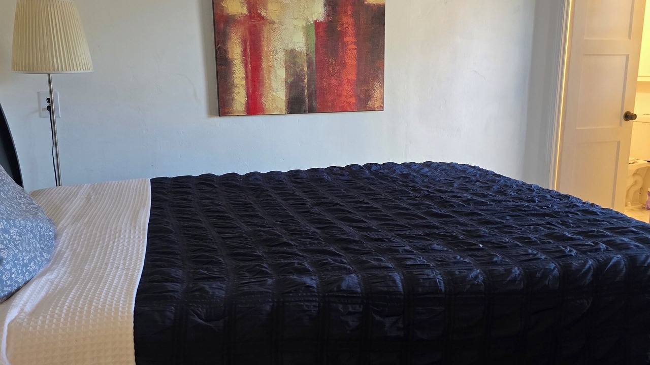 Photo of Bedroom in Oleander - Sunset