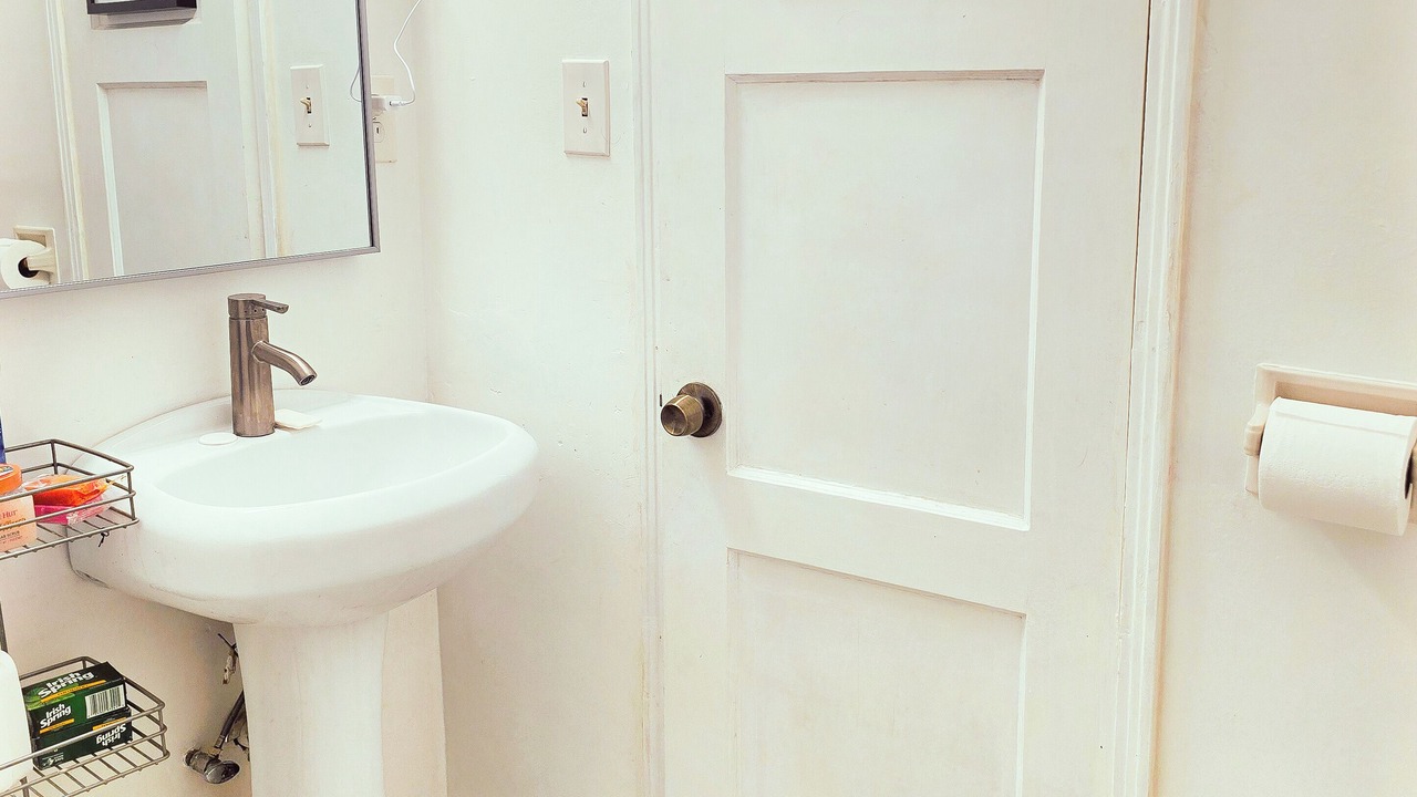 Photo of Bathroom in Oleander - Sunset