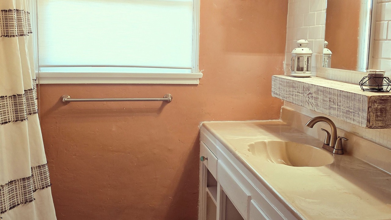 Photo of Bathroom in Oleander - Sunset