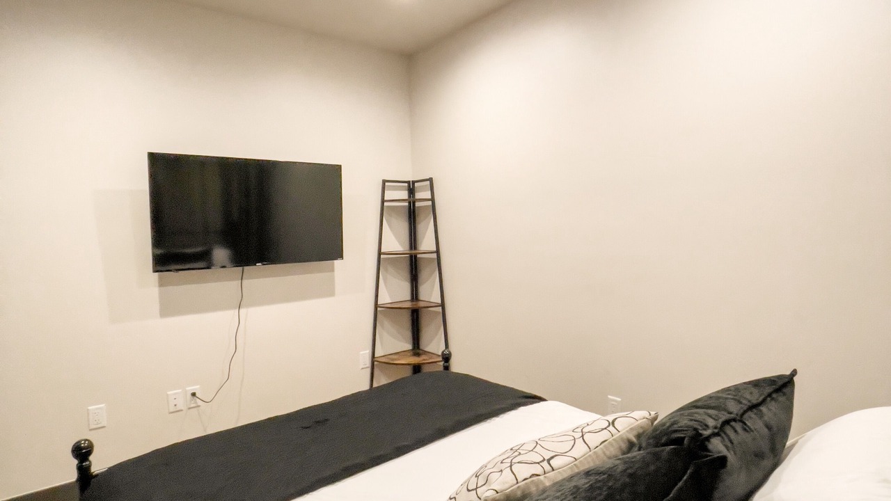 Photo of Bedroom in Oak Shores
