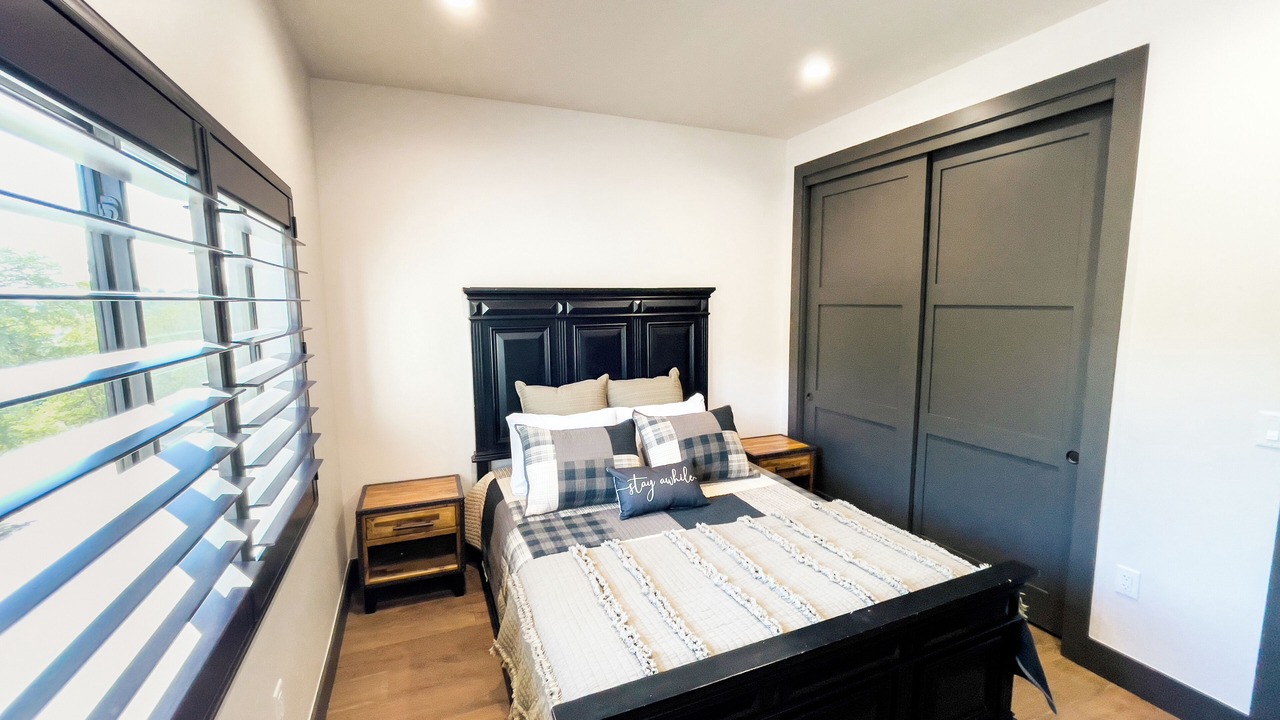 Photo of Bedroom in Oak Shores