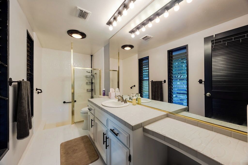Photo of Bathroom in Roosevelt