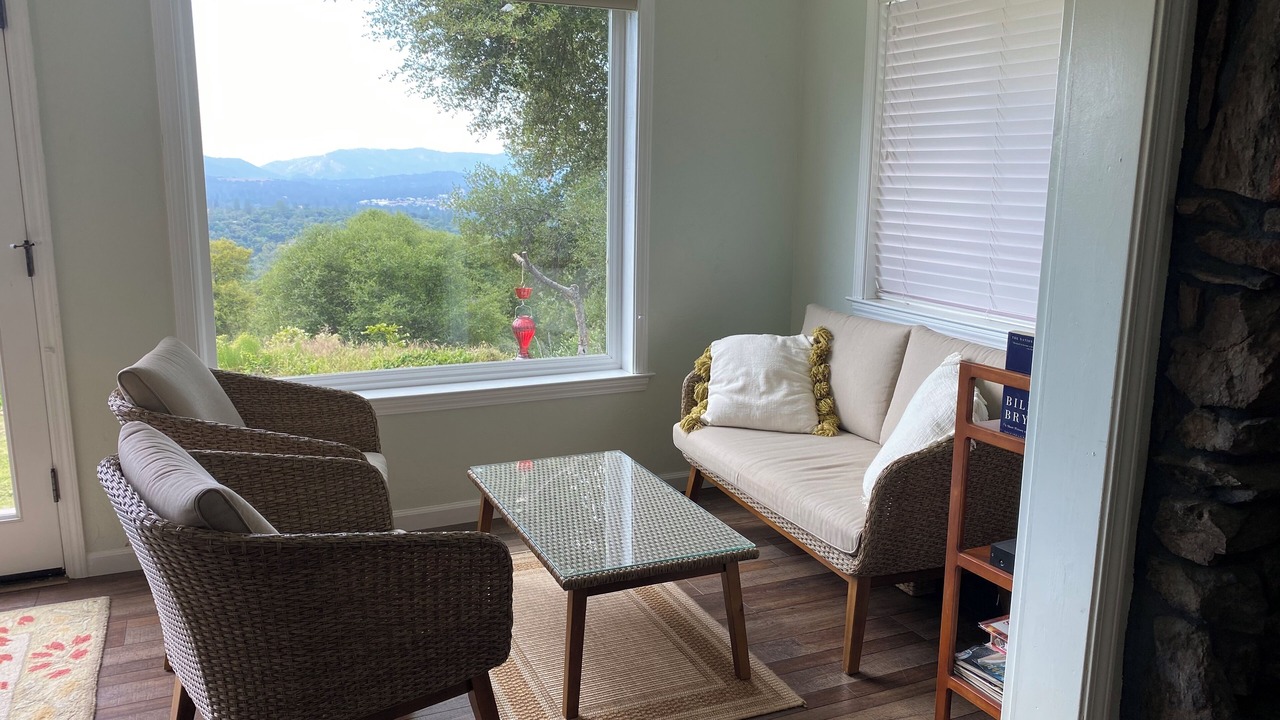Photo of Livingroom in Oakhurst